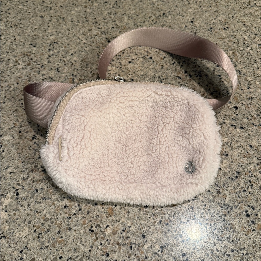 lululemon Everywhere Belt Bag Fleece